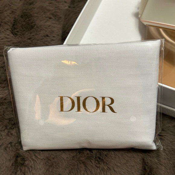 *NWT* CHRISTIAN DIOR UNISEX VISOR IN SOLD OUT PEACH/WHITE COMBINATION. MUST SEE! - Picture 11 of 11